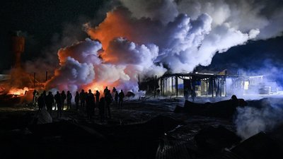 Фото з місця пожежі у деревообробному цеху у Чернівецькій області