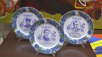 В Івано-Франківську на благодійному аукціоні збирали гроші на підтримку Збройних сил України В Івано-Франківську на благодійному аукціоні збирали гроші на підтримку Збройних сил України
