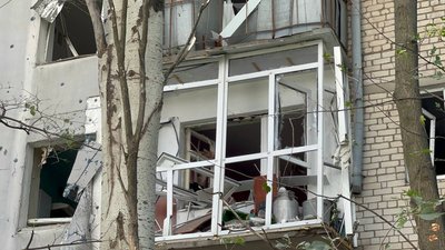 У Миколаєві російська ракета розірвалася поблизу житлового будинку