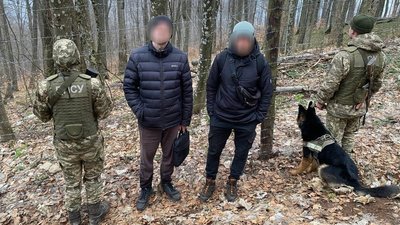 Впродовж вихідних на Закарпатті затримали дев'ятьох чоловіків на кордоні зі Словаччиною