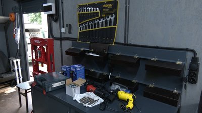 У Хмельницькому волонтери зробили майстерню на колесах для ЗСУ