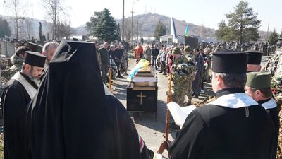 У Мукачеві попрощалися із загиблим на війні Андрієм Гавриком У Мукачеві попрощалися із загиблим на війні Андрієм Гавриком