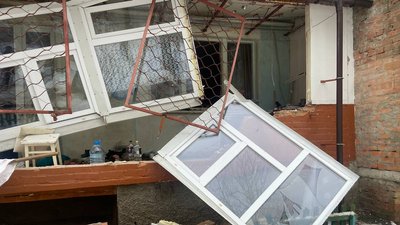 "Рознесло весь балкон": у Полтаві стався вибух у квартирі п’ятиповерхівки