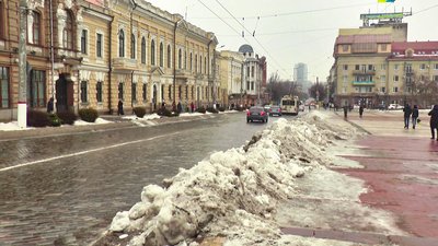 З кропивницьких вулиць вивозять сніг З кропивницьких вулиць вивозять сніг