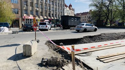 Ремонт площі Петефі в Ужгороді обіцяють завершити до кінця року. Чому призупинили роботи Ремонт площі Петефі в Ужгороді обіцяють завершити до кінця року. Чому призупинили роботи