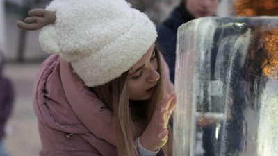 У Києві встановили інсталяцію, що символізує людське тепло та підтримку. Про що йдеться У Києві встановили інсталяцію, що символізує людське тепло та підтримку. Про що йдеться