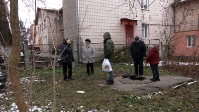 "Нестерпно жити в цьому лайні": у Рівному жителі будинків скаржаться на запах нечистот "Нестерпно жити в цьому лайні": у Рівному жителі будинків скаржаться на запах нечистот