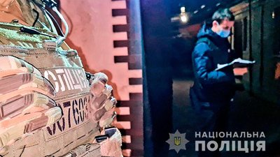 У Миколаєві поліцейські затримали групу чоловіків на вимаганні 47 тисяч доларів неіснуючого боргу У Миколаєві поліцейські затримали групу чоловіків на вимаганні 47 тисяч доларів неіснуючого боргу