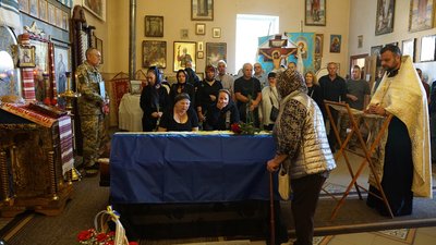 У Сумах поховали бійця Володимира Попова У Сумах поховали бійця Володимира Попова