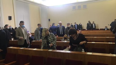 У Чернівцях повідомили про замінування будівлі ОДА, де обирають голову обласної ради