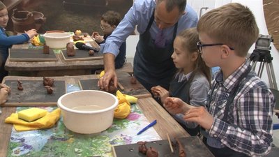 На Черкащині проводять інклюзивні уроки гончарства На Черкащині проводять інклюзивні уроки гончарства