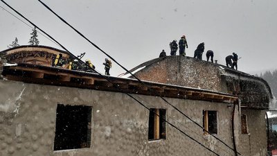 У селі Поляниця на території готелю горів дах У селі Поляниця на території готелю горів дах