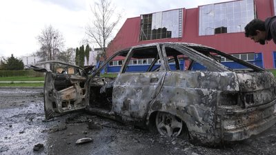 У Харкові російський снаряд влучив в автівку: двоє людей загинули У Харкові російський снаряд влучив в автівку: двоє людей загинули