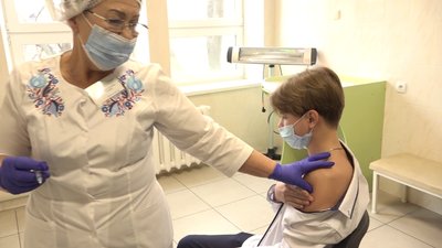На Херсонщині вакцинують усіх охочих дітей з 12 років На Херсонщині вакцинують усіх охочих дітей з 12 років