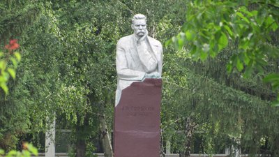 На Полтавщині демонтували останній пам’ятник на честь російського письменника Максима Горького