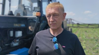 У Снігурівці фермер продовжує займатися посівною попри замінування та затоплення полів У Снігурівці фермер продовжує займатися посівною попри замінування та затоплення полів