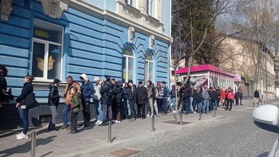 У Тернополі за день продали майже три тисячі марок "Русскій воєнний корабль, іді …"