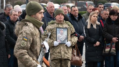 В Ужгороді попрощалися із полеглим на війні Василем Міовканичем В Ужгороді попрощалися із полеглим на війні Василем Міовканичем