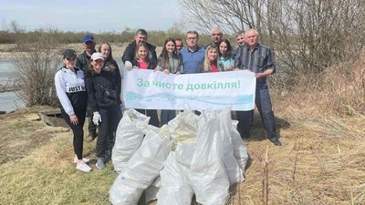 Працівники Дністровського БУВРу поприбирали сміття поблизу водойм Івано-Франківщини