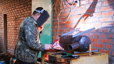 "Ти не один": як у Вінниці шкільний волонтерський центр допомагає захисникам "Ти не один": як у Вінниці шкільний волонтерський центр допомагає захисникам