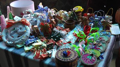 В Івано-Франківську провели ярмарок виробів, які створили особливі дітки В Івано-Франківську провели ярмарок виробів, які створили особливі дітки