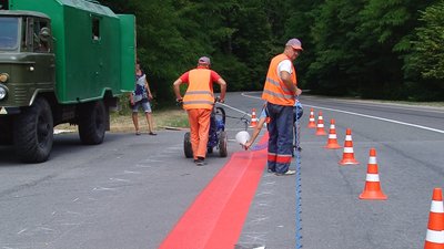 На дорогах Полтави облаштовують велопереїзди
