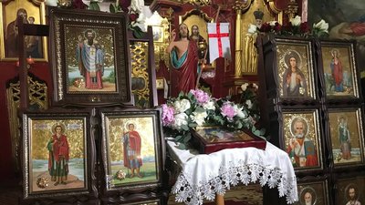 В Тернопіль привезли ікони з мощами святих В Тернопіль привезли ікони з мощами святих