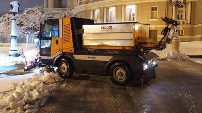 "Зберігається проїздність". В Одесі розчищають дороги та тротуари від снігу "Зберігається проїздність". В Одесі розчищають дороги та тротуари від снігу