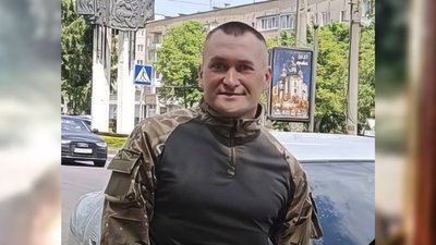 На Чернігівщині попрощалися з військовослужбовцями, які загинули на сході України На Чернігівщині попрощалися з військовослужбовцями, які загинули на сході України