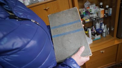 Книга, яка допомогла лікарці підготуватися до пологів у жінки в окупації, травень 2024 року Книга, яка допомогла лікарці підготуватися до пологів у жінки в окупації, травень 2024 року