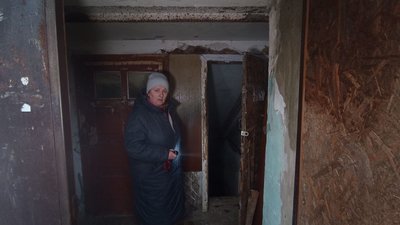 "Усе плавало: і доріжка, і килими". У Кривому Розі через аварію підтоплює підвал будинку, де було укриття "Усе плавало: і доріжка, і килими". У Кривому Розі через аварію підтоплює підвал будинку, де було укриття