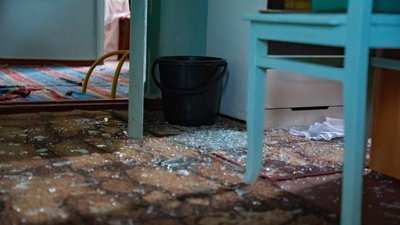 "Шибки, карнизи, гардини, штори, все повилітало". Що кажуть очевидці про ракетний обстріл Дніпра у ніч на 26 травня "Шибки, карнизи, гардини, штори, все повилітало". Що кажуть очевидці про ракетний обстріл Дніпра у ніч на 26 травня