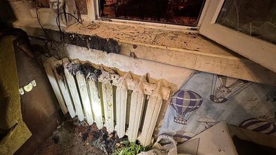 Двоє дітей отруїлися димом на пожежі в Харкові Двоє дітей отруїлися димом на пожежі в Харкові