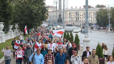У Мінську на "Марш нової Білорусі" вийшли десятки тисяч людей