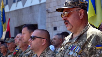 "Цей день увійде в історію України". Біля мерії Дніпра вперше підняли червоно-чорний прапор "Цей день увійде в історію України". Біля мерії Дніпра вперше підняли червоно-чорний прапор