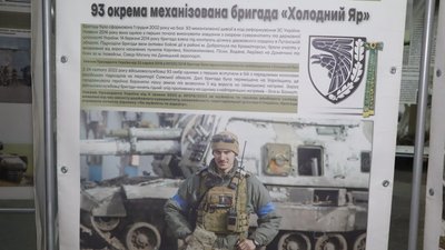 В Охтирці на Сумщині працювала мобільна експозиція, присвячена ЗСУ В Охтирці на Сумщині працювала мобільна експозиція, присвячена ЗСУ