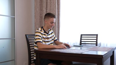 Десятки сіл без інтернету: дистанційна форма навчання у горах на Львівщині Десятки сіл без інтернету: дистанційна форма навчання у горах на Львівщині