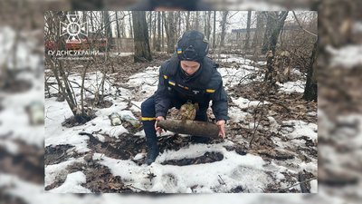 У Чернігові рятувальники виявили артилерійський снаряд калібром 122 мм