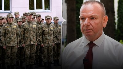Ліцеїсти Чернівецького військово-спортивного ліцею та директор ліцею Василь Шило