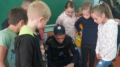 В освітніх закладах Тернопільщини встановлюють тривожні кнопки В освітніх закладах Тернопільщини встановлюють тривожні кнопки