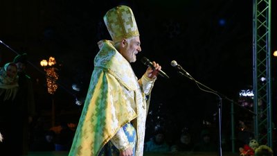 Повернення до традицій: коли черкаський Дід Мороз став Святим Миколаєм Повернення до традицій: коли черкаський Дід Мороз став Святим Миколаєм