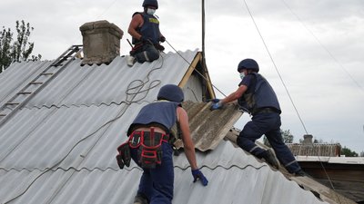 Рятувальники на сході Рятувальники на сході