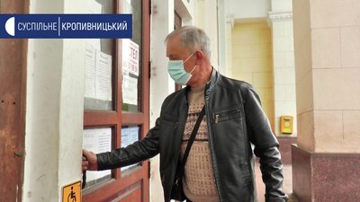 Двері залізничного вокзалу у Кропивницькому зачинені Двері залізничного вокзалу у Кропивницькому зачинені