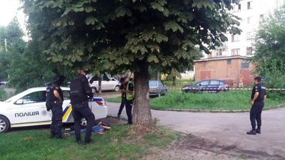 У Черкасах стріляв на подвір'ї місцевої жительки. Його затримали У Черкасах стріляв на подвір'ї місцевої жительки. Його затримали