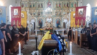 На Закарпатті попрощалися із полеглим на війні Михайлом Поповичем На Закарпатті попрощалися із полеглим на війні Михайлом Поповичем