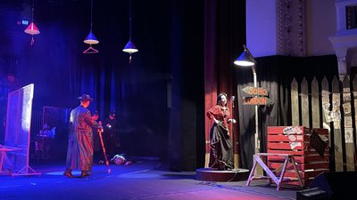 "Твір, який ставить кожен світовий театр": у театрі Гоголя відновлюють виставу "Тригрошова комедія" "Твір, який ставить кожен світовий театр": у театрі Гоголя відновлюють виставу "Тригрошова комедія"