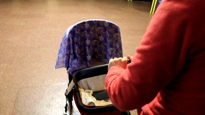 "26 лютого я стала мамою": як живе породілля у харківському метро "26 лютого я стала мамою": як живе породілля у харківському метро