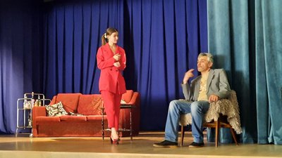 "На сцені треба жити". Як живе і працює кропивницький театр "Резонанс" у воєнний час "На сцені треба жити". Як живе і працює кропивницький театр "Резонанс" у воєнний час