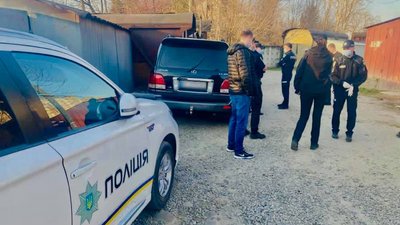 300 тисяч підроблених гривень: на Прикарпатті затримали фальшивомонетників із Полтавщини 300 тисяч підроблених гривень: на Прикарпатті затримали фальшивомонетників із Полтавщини