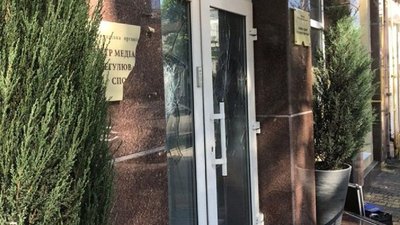 У Херсоні невідомі розтрощили офіс адвокатської фірми У Херсоні невідомі розтрощили офіс адвокатської фірми